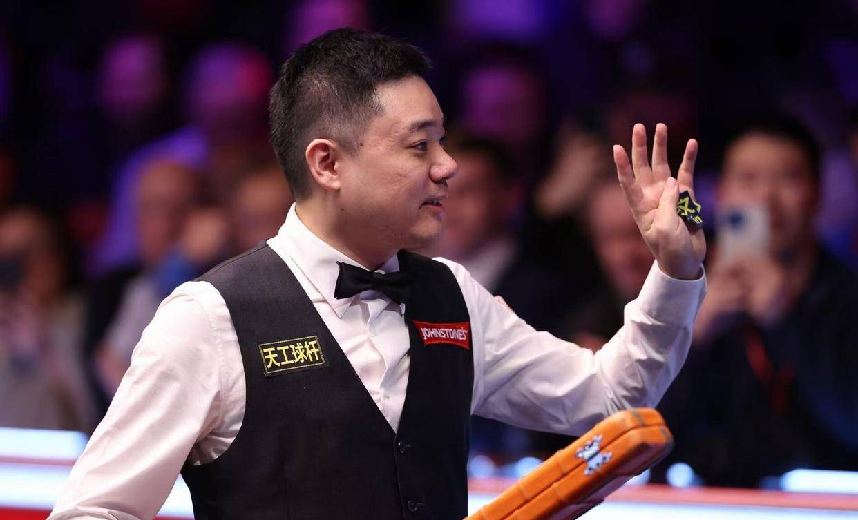 里打破长达, 莱恩斯, 光熠熠